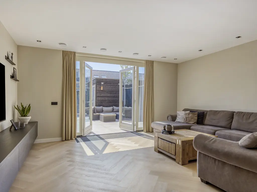 Edgar du Perronstraat 73, 'S-GRAVENHAGE