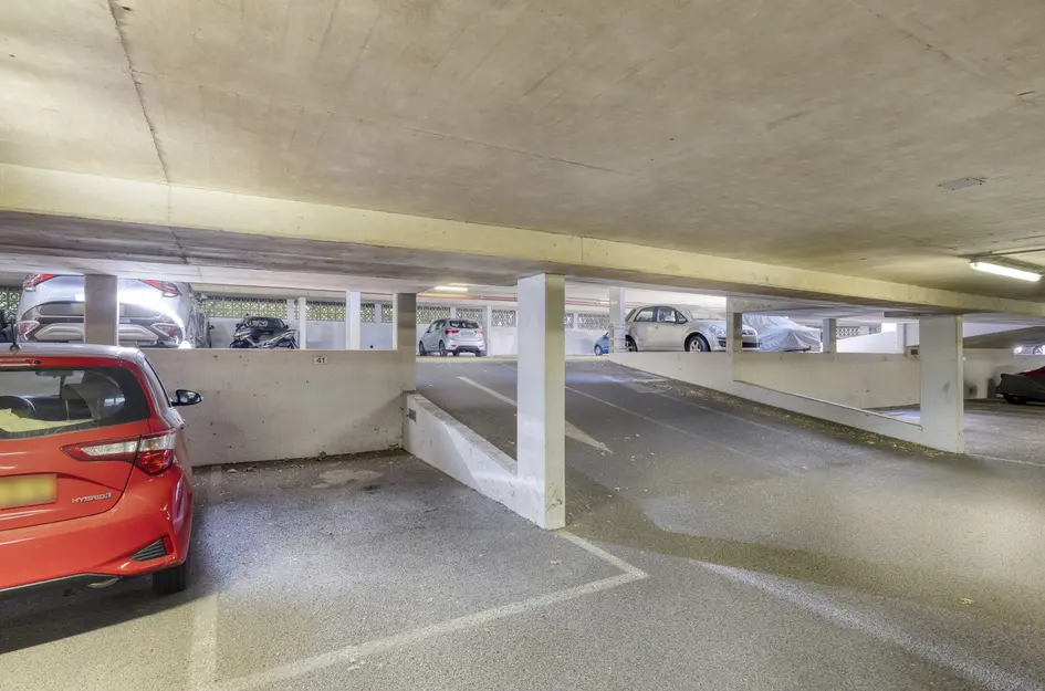 Hammarskjöldlaan 413