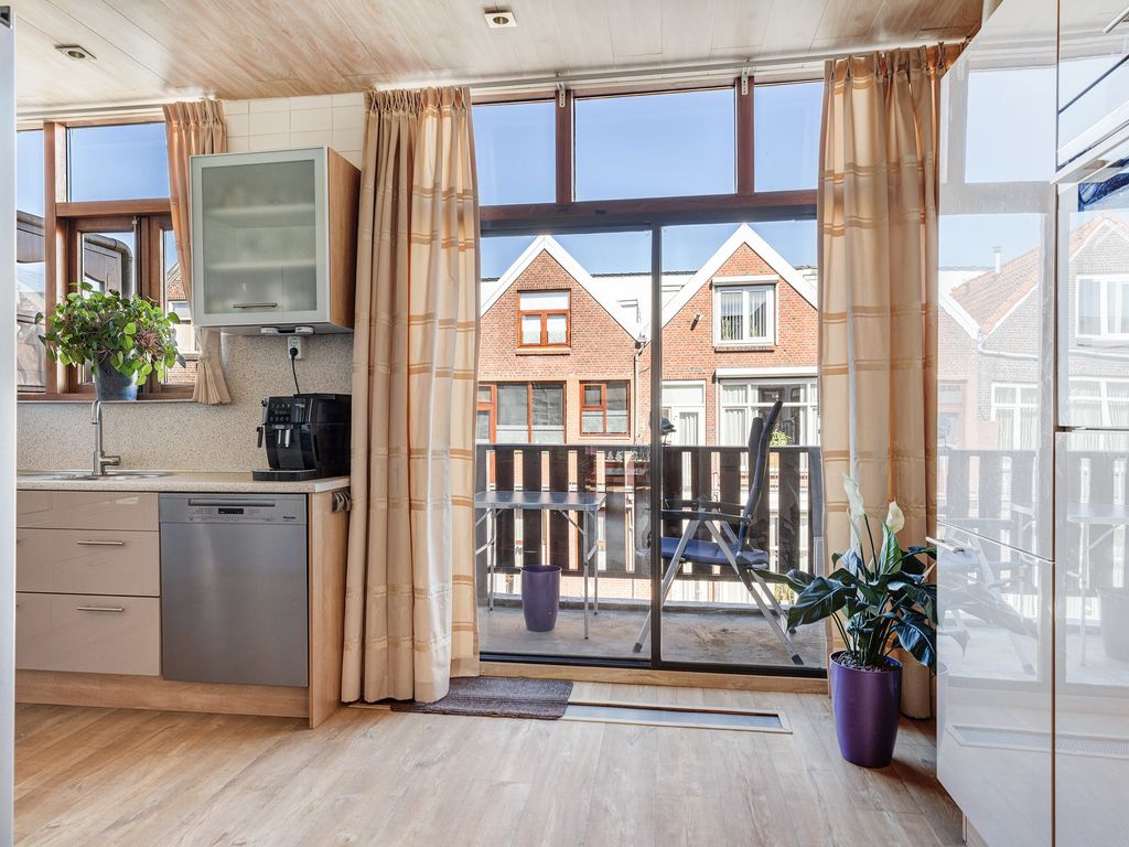 Zestienhovensekade 97A, ROTTERDAM