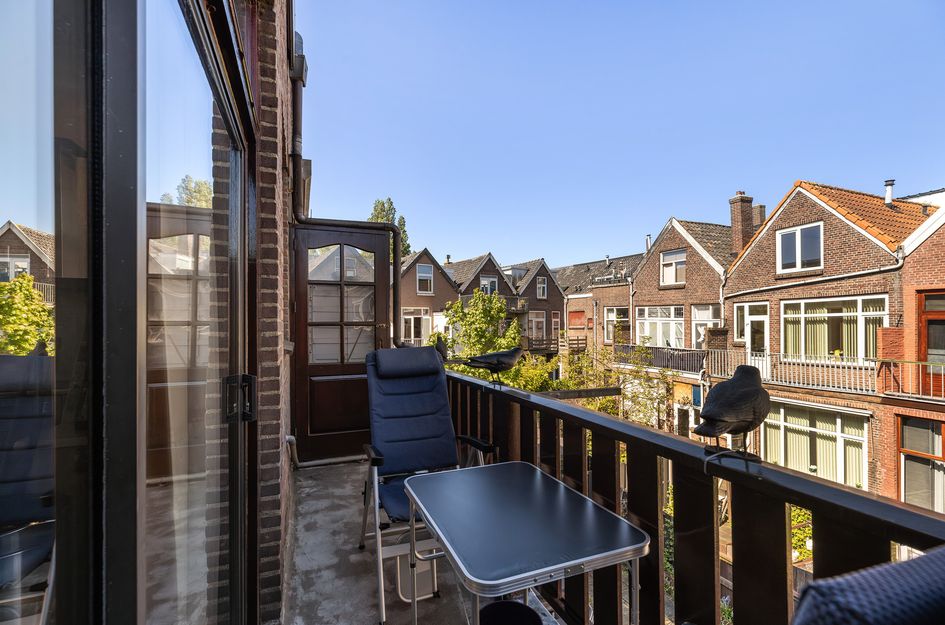 Zestienhovensekade 97A