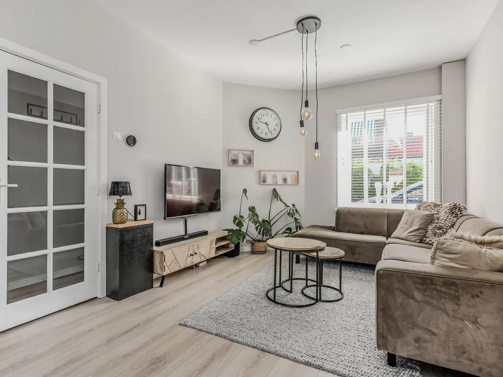 Loolaan 34, VOORBURG