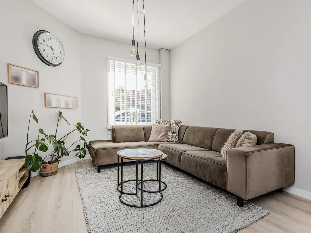 Loolaan 34, VOORBURG