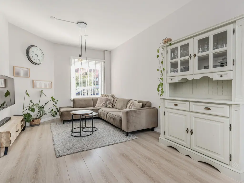 Loolaan 34, VOORBURG