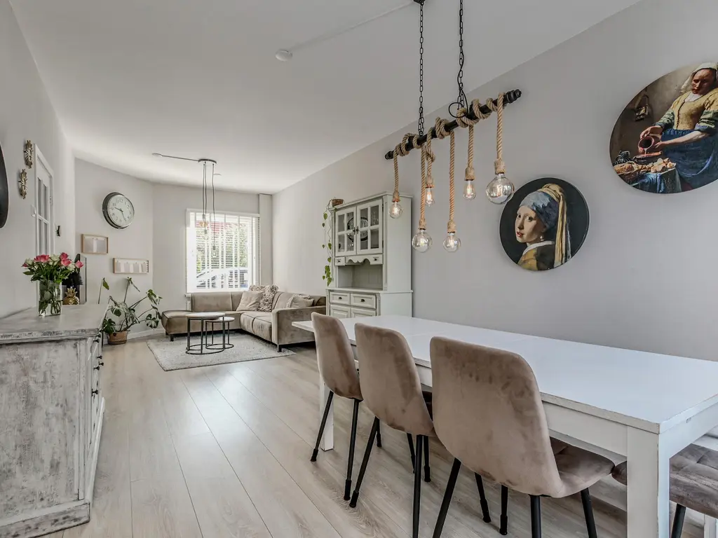 Loolaan 34, VOORBURG