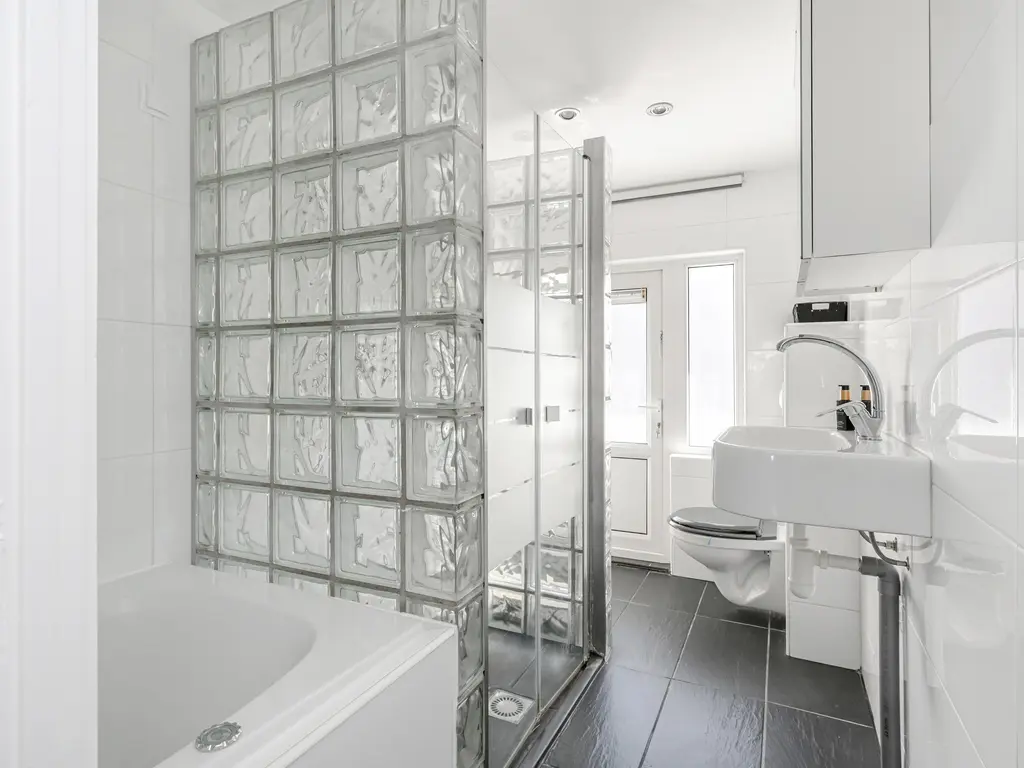 Loolaan 34, VOORBURG