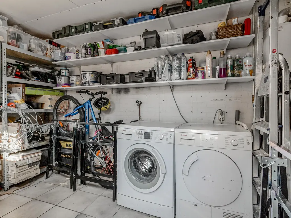 Loolaan 34, VOORBURG