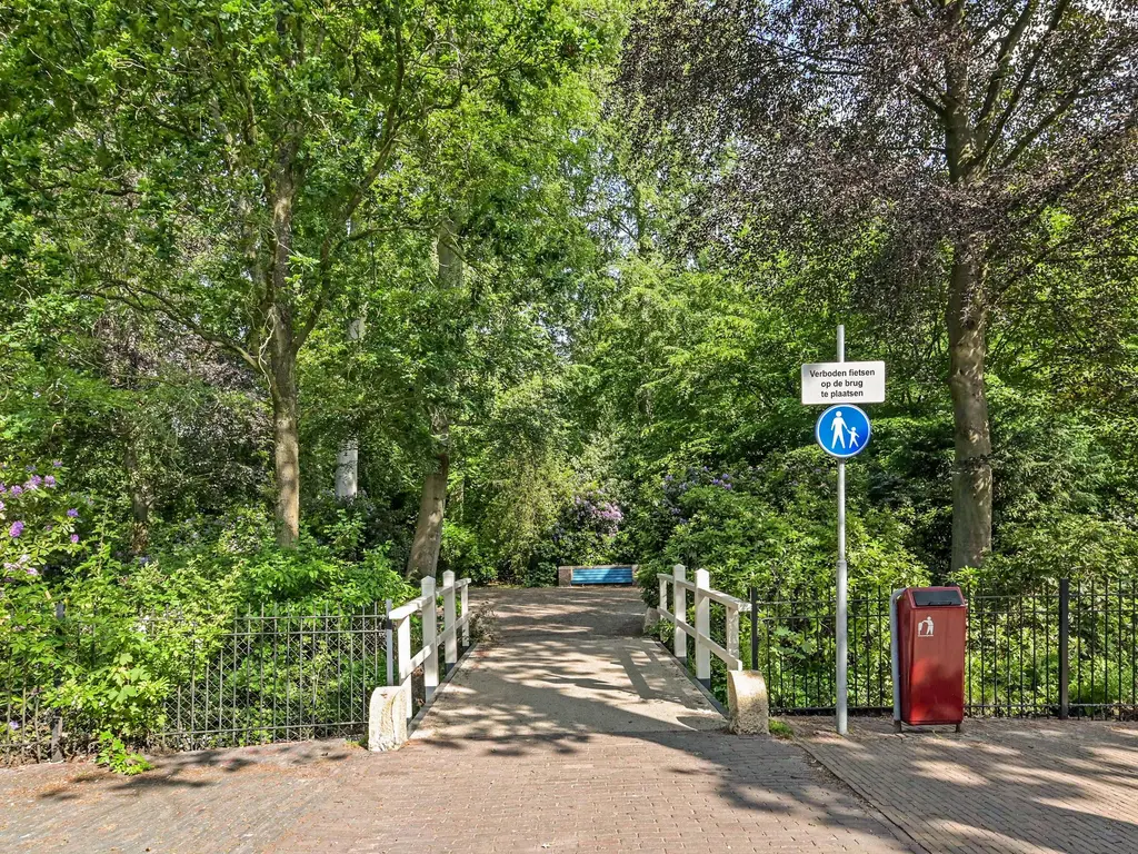 Loolaan 34, VOORBURG