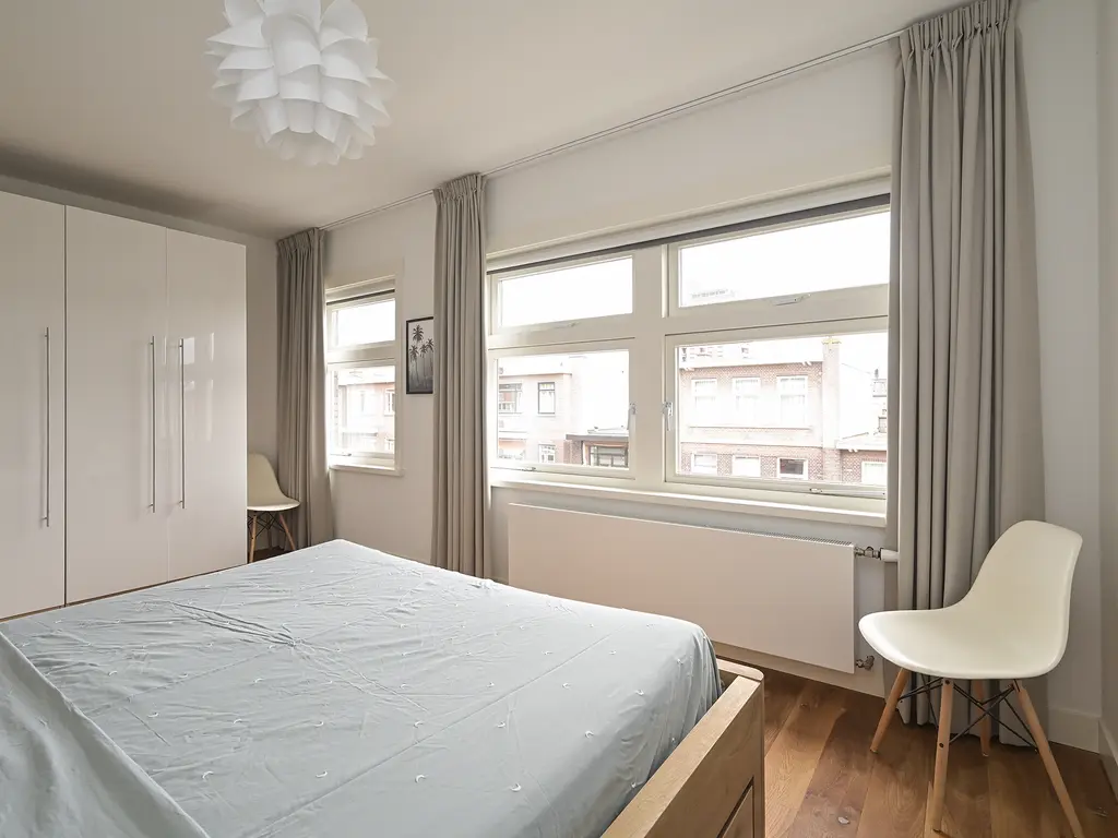 Van der Woertstraat 34, 'S-GRAVENHAGE