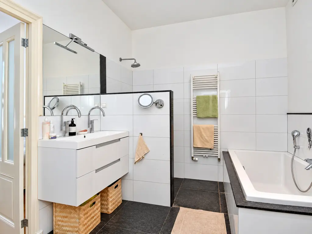 Van Loostraat 125, 'S-GRAVENHAGE