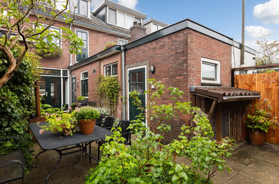 Tussenwoning te koop: Leliestraat 7, Woerden