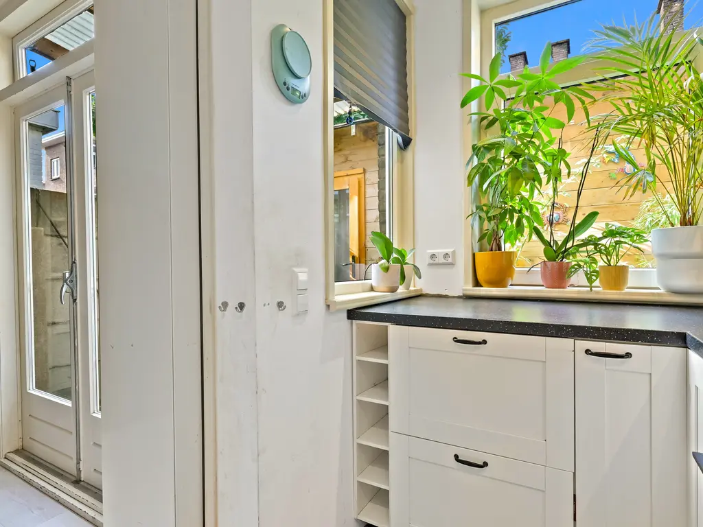 Boele van Hensbroekstraat 27, Den Haag