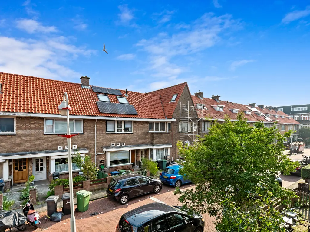 Boele van Hensbroekstraat 27, Den Haag