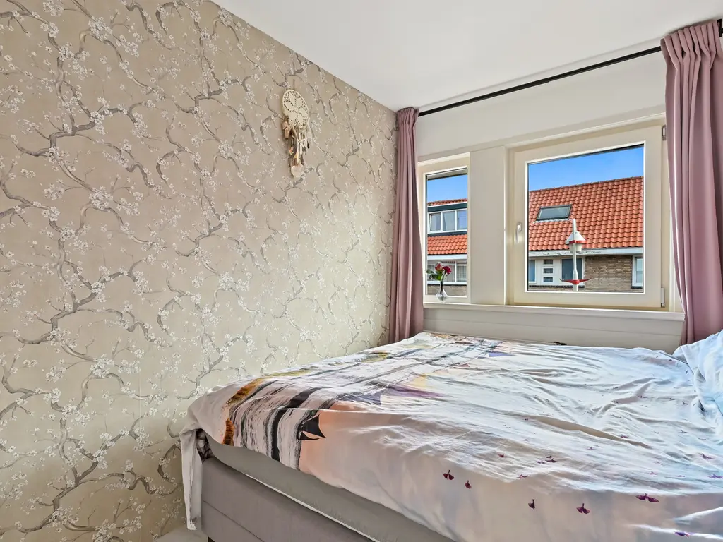 Boele van Hensbroekstraat 27, Den Haag