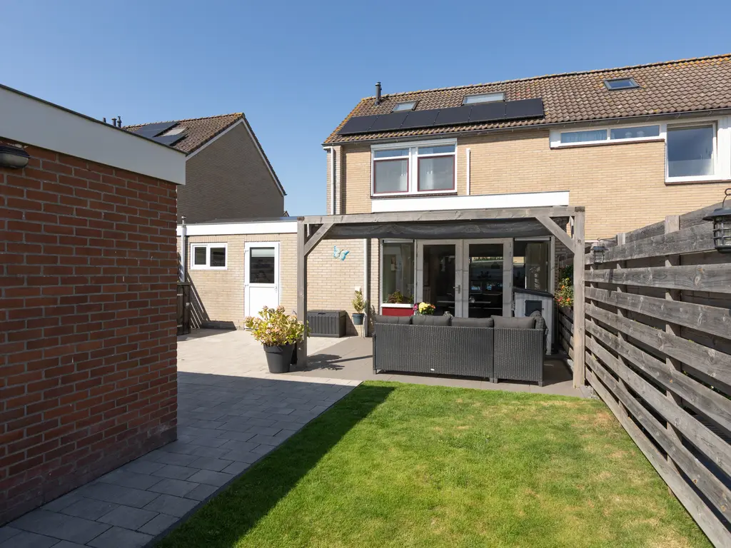 De Roeden 21, Bolsward