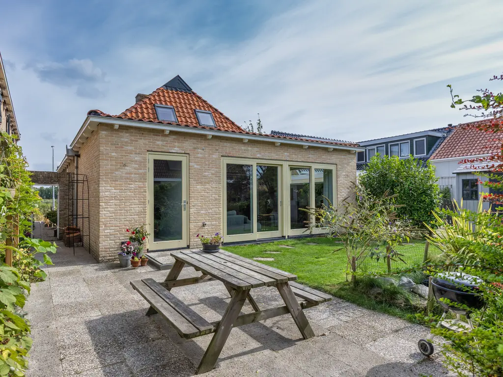 Franekerkade 17, Arum