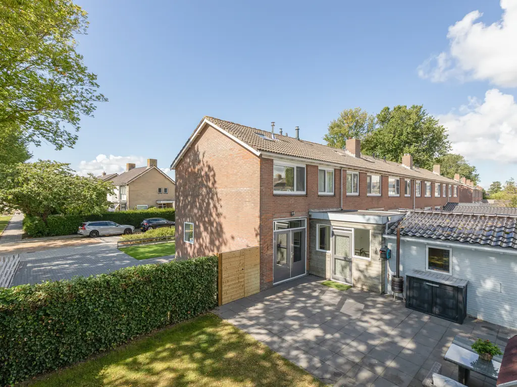 Tjalkstraat 2, Makkum