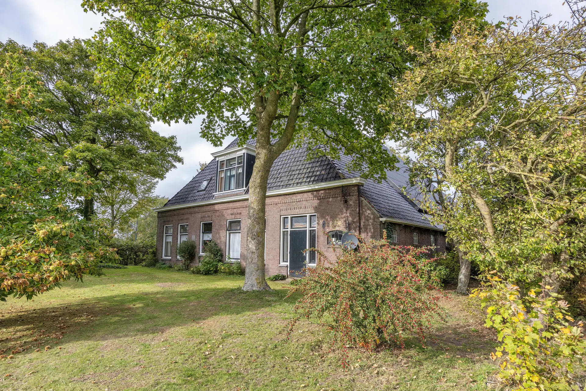 Doniaweg 25, Burgwerd