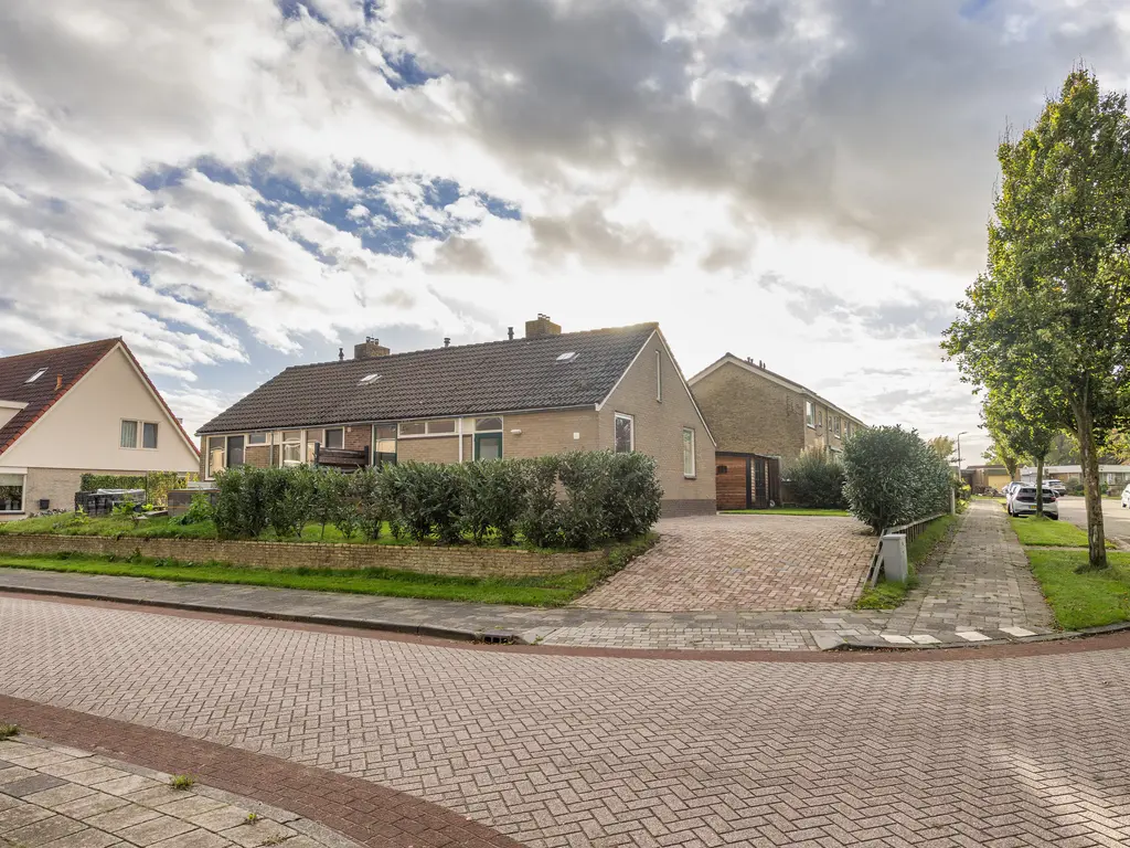 Heer Jacobstraat 2, Bakhuizen