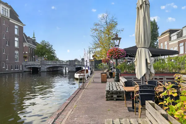 Apothekersdijk 12F, Leiden