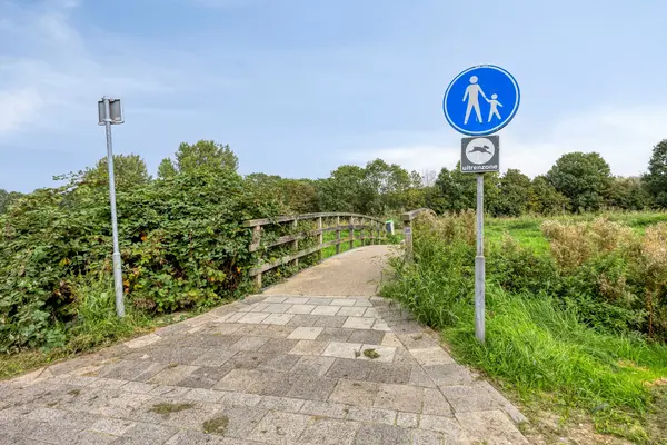 Nagelkruidzoom 6, Leiderdorp