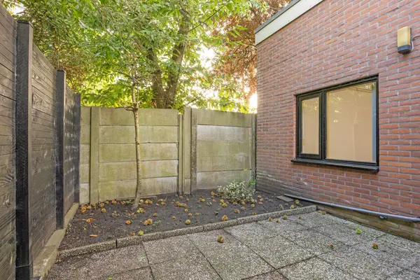Haarlemmerweg 25, Leiden