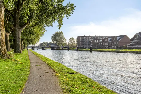 Diepenbrocklaan 11, Leiden