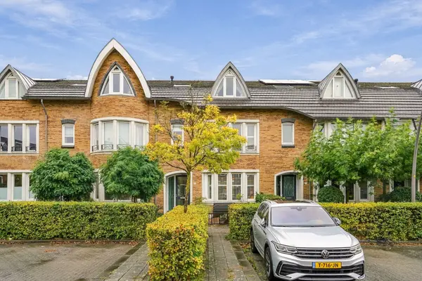 A. Roland Holststraat 5, Voorschoten