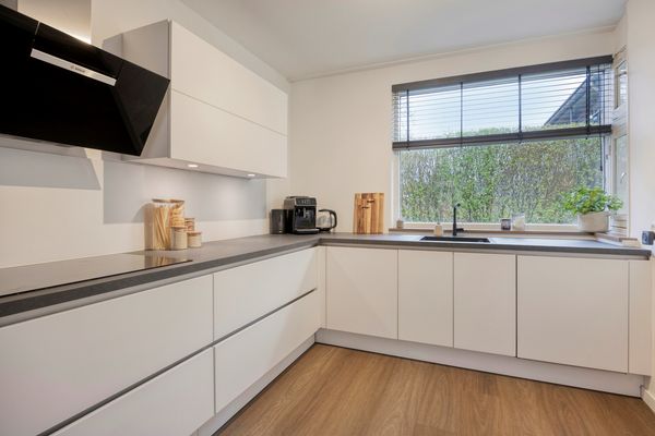 Scharlakenbes 9, Leiden