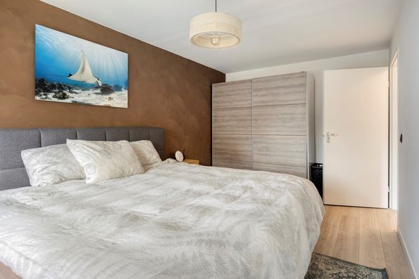 Scharlakenbes 9, Leiden