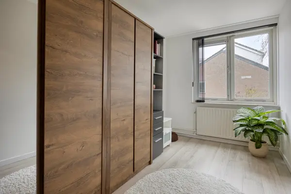 Scharlakenbes 9, Leiden