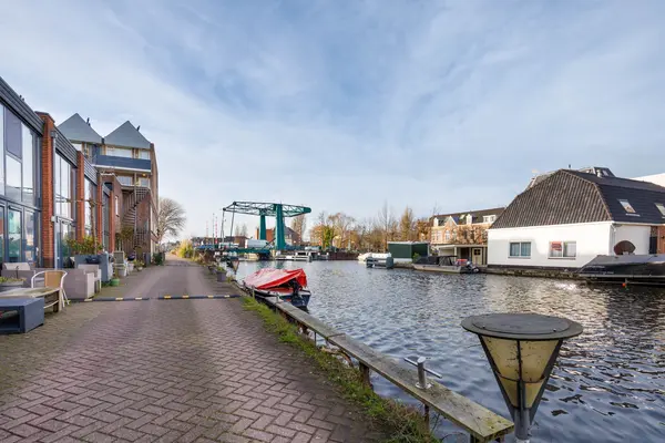 Overrijn 18G, Leiden