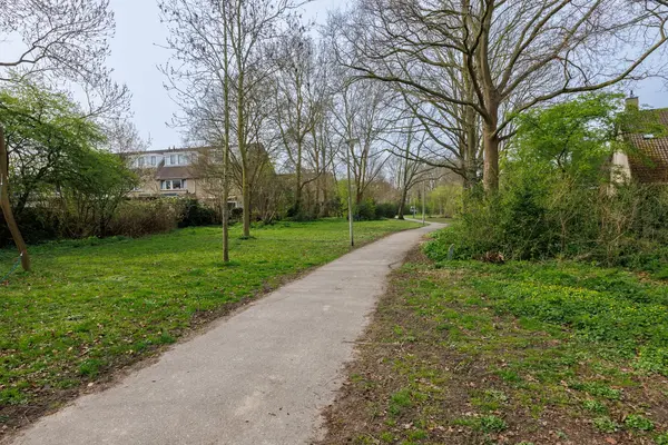 Klimopzoom 91, Leiderdorp