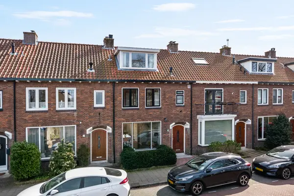 Prins Bernhardlaan 52, Voorschoten