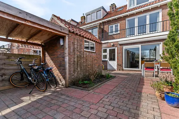 Prins Bernhardlaan 52, Voorschoten