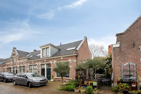 Piet Heinstraat 1, Leiden