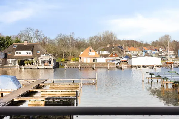Veerpolder 1 016, Warmond
