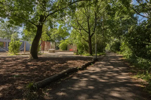 Lisdoddekreek 34, Leiderdorp