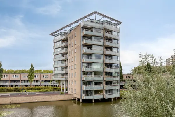 Joop Den Uyllaan 111, Schiedam