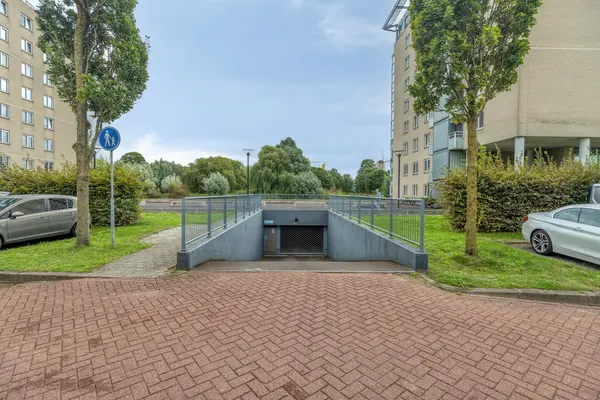Joop Den Uyllaan 111, Schiedam