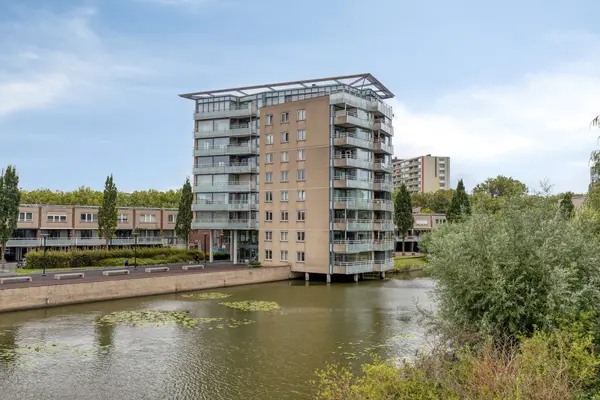 Joop Den Uyllaan 111, Schiedam