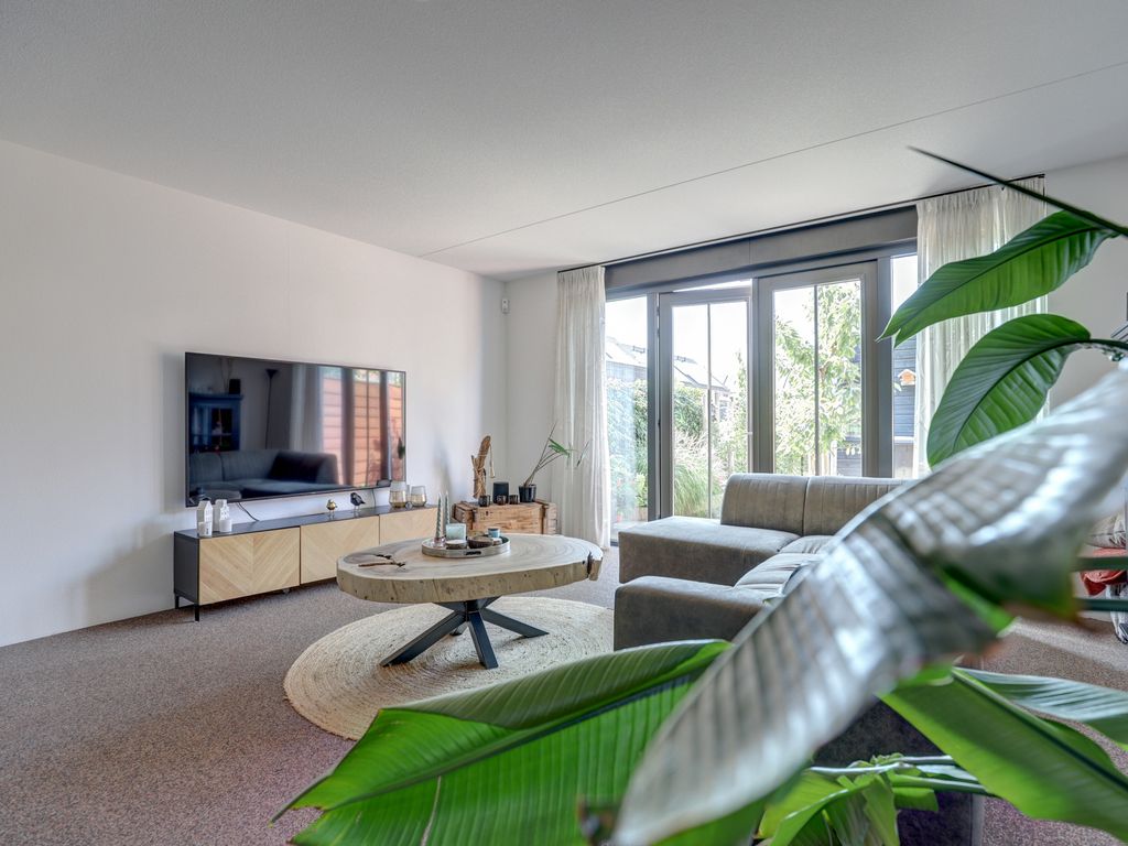 Parklaan 153, WADDINXVEEN