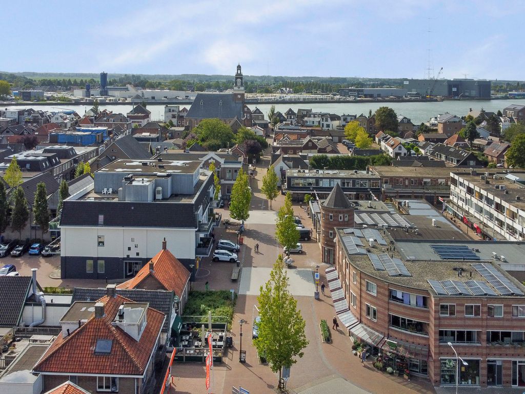 Raadhuisplein 71, LEKKERKERK