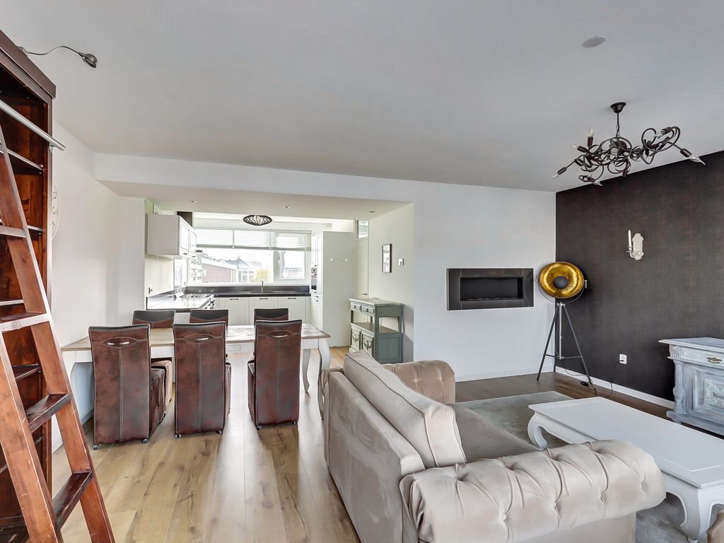 Van Staverenstraat 20a, REEUWIJK