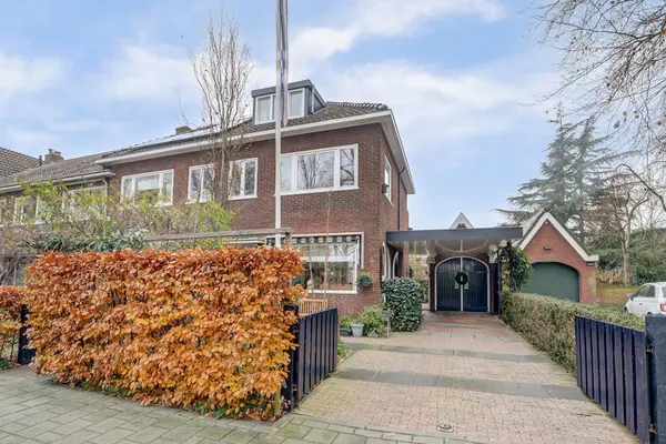 van Baerlestraat 11