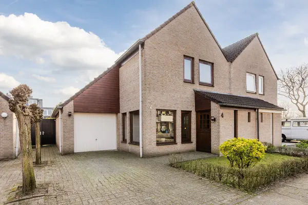 Pastoor Leijtenstraat 4, BAVEL