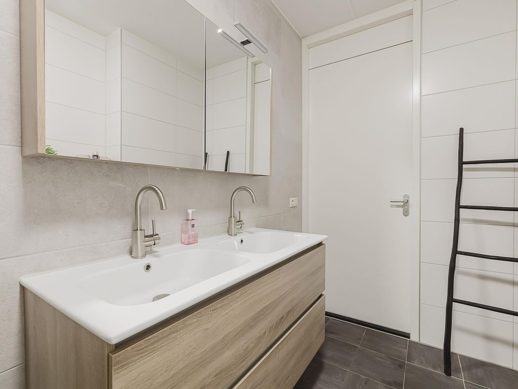 Tussenwoning te koop: Prinses van Lotharingenstraat 114, Bavel