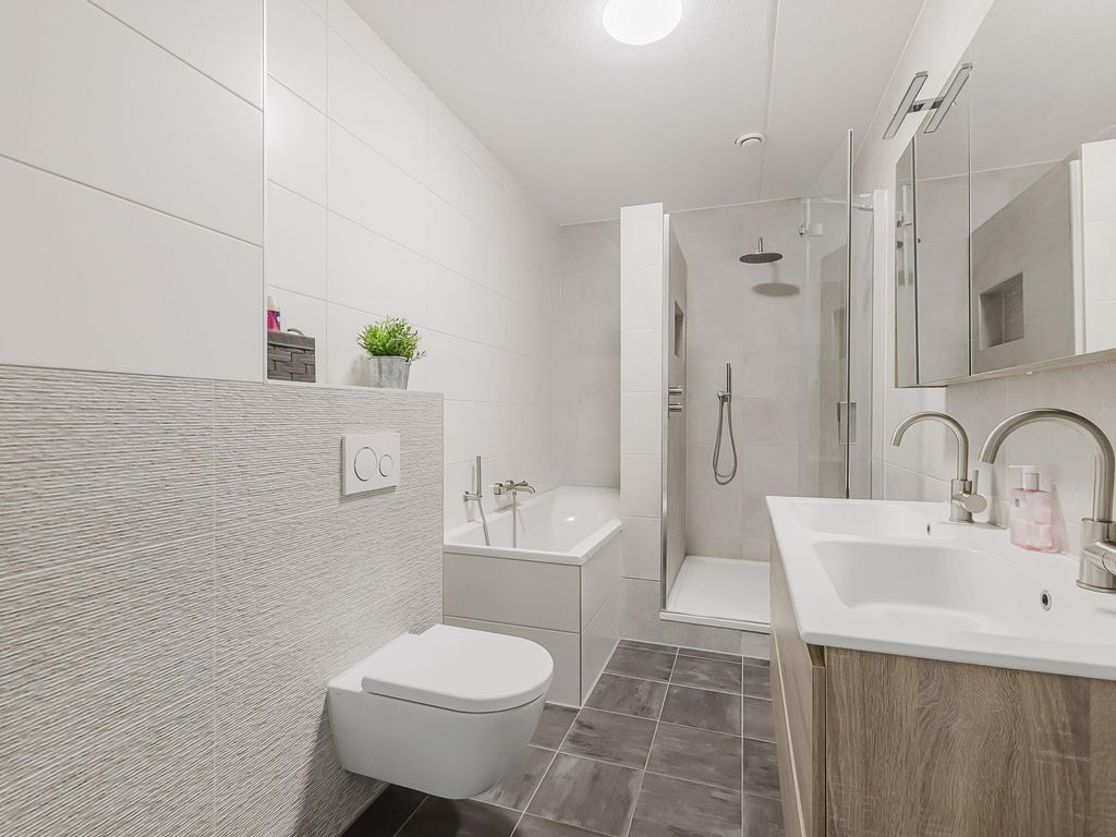 Tussenwoning te koop: Prinses van Lotharingenstraat 114, Bavel