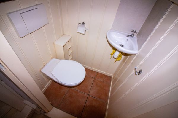 Kweekwal 10, ENKHUIZEN