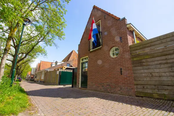 Drie Zalmen 14, ENKHUIZEN