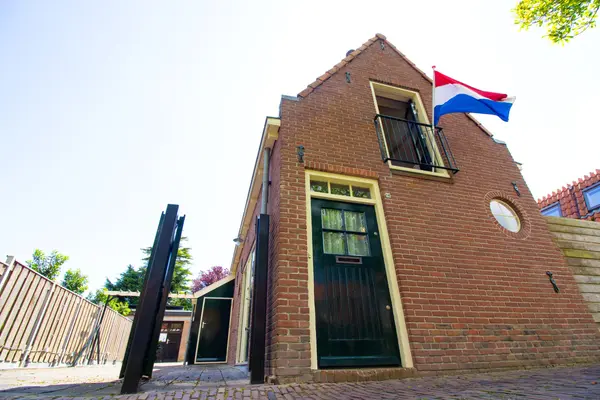 Drie Zalmen 14, ENKHUIZEN